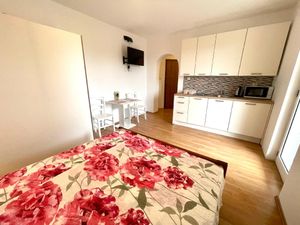 23784052-Ferienwohnung-2-Jadranovo-300x225-5