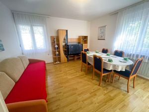 23769607-Ferienwohnung-8-Jadranovo-300x225-3