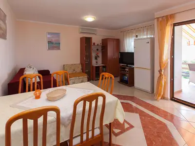 Ferienwohnung für 8 Personen (80 m²) in Jadranovo 9/10