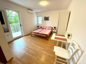 23784049-Ferienwohnung-2-Jadranovo-300x225-5