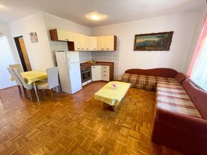 23350179-Ferienwohnung-4-Jadranovo-300x225-4