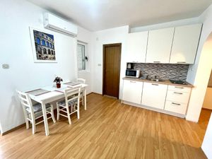 23784055-Ferienwohnung-4-Jadranovo-300x225-2