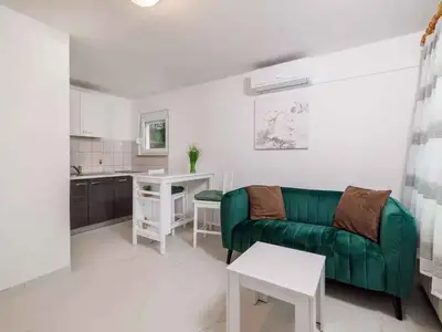 Ferienwohnung für 3 Personen (35 m²) in Jadranovo 1/10