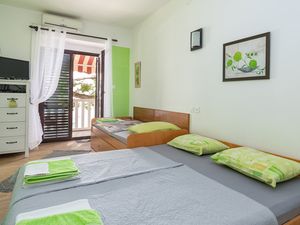 23932580-Ferienwohnung-3-Jadranovo-300x225-5