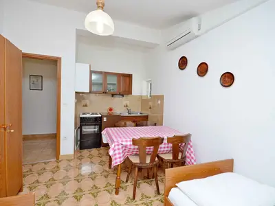 Ferienwohnung für 4 Personen (40 m²) in Jadrtovac 3/10