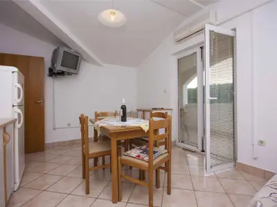 Ferienwohnung für 4 Personen (36 m²) in Jadrtovac 5/10