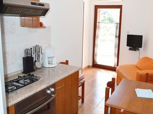 23927565-Ferienwohnung-4-Jakišnica-300x225-3