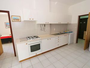 23929413-Ferienwohnung-6-Jakišnica-300x225-2