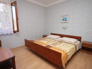 23929251-Ferienwohnung-5-Jakišnica-300x225-5