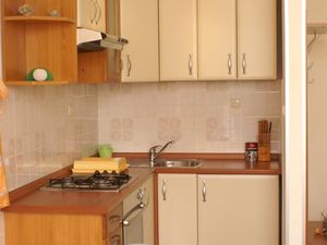 23927564-Ferienwohnung-4-Jakišnica-300x225-3