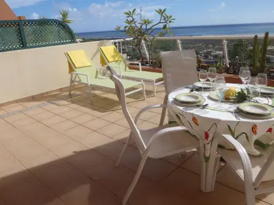 Terrasse. Große Terrasse, sehr sonnig, 60 qm mit Blick auf den Strand