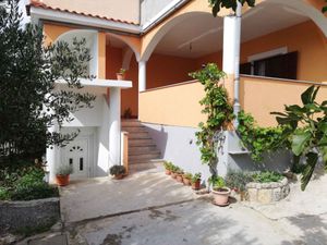 23777236-Ferienwohnung-4-Jasenice-300x225-0