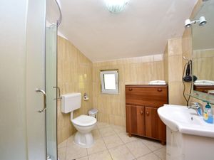 23837854-Ferienwohnung-4-Jasenice-300x225-5