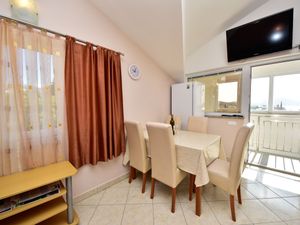 23837854-Ferienwohnung-4-Jasenice-300x225-3