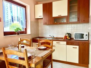 17998145-Ferienwohnung-4-Jasenice-300x225-3