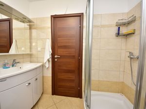 23844502-Ferienwohnung-4-Jasenice-300x225-5