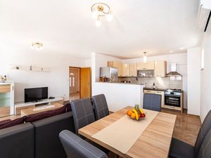 23387097-Ferienwohnung-6-Jasenice-300x225-4