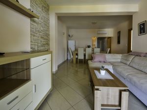 23859291-Ferienwohnung-8-Jasenice-300x225-5