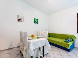 22254621-Ferienwohnung-4-Jasenice-300x225-4