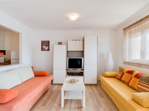 23942670-Ferienwohnung-4-Jasenice-300x225-4