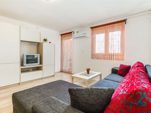 23942673-Ferienwohnung-4-Jasenice-300x225-4