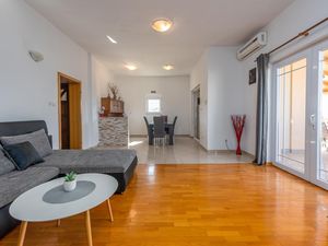 23725460-Ferienwohnung-5-Jasenice-300x225-4