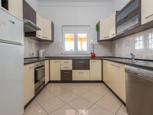 23725460-Ferienwohnung-5-Jasenice-300x225-5