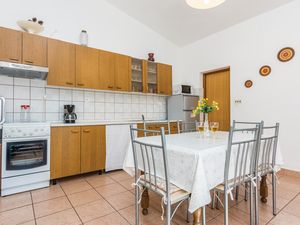 23728743-Ferienwohnung-6-Jasenice-300x225-1