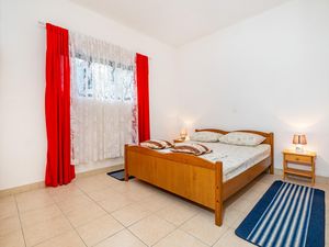 23744213-Ferienwohnung-4-Jasenice-300x225-4