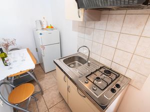 23744372-Ferienwohnung-2-Jasenice-300x225-2