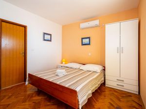 23744372-Ferienwohnung-2-Jasenice-300x225-3