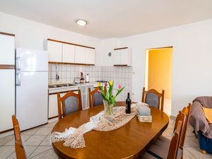 23744368-Ferienwohnung-6-Jasenice-300x225-3