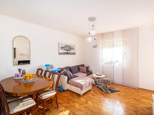 23750514-Ferienwohnung-6-Jasenice-300x225-4