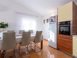 23758349-Ferienwohnung-6-Jasenice-300x225-4