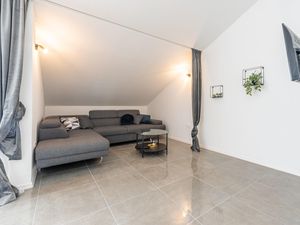 23764910-Ferienwohnung-6-Jasenice-300x225-3