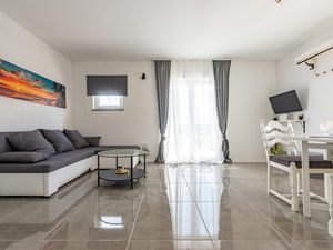 23764940-Ferienwohnung-4-Jasenice-300x225-3