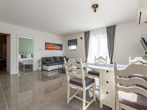 23764940-Ferienwohnung-4-Jasenice-300x225-4