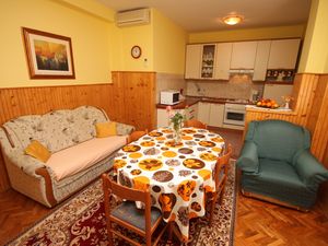 18955260-Ferienwohnung-7-Jasenice-300x225-2