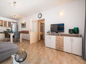 23917004-Ferienwohnung-6-Jasenice-300x225-4