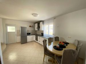 23931537-Ferienwohnung-6-Jasenice-300x225-3