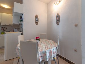 18323136-Ferienwohnung-4-Jelsa-300x225-2