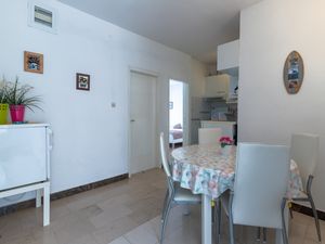 18323136-Ferienwohnung-4-Jelsa-300x225-3