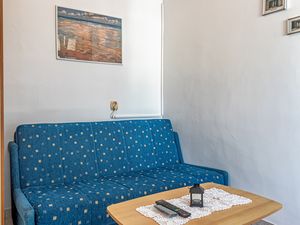 18323186-Ferienwohnung-4-Jelsa-300x225-2