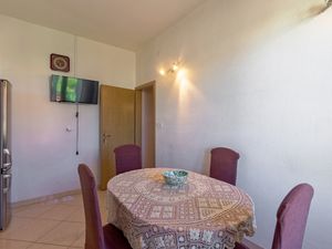 18321902-Ferienwohnung-4-Jelsa-300x225-2