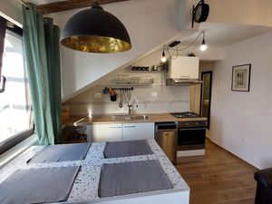 18364319-Ferienwohnung-6-Jelsa-300x225-3