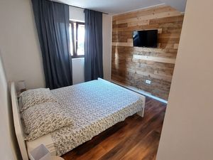 18364319-Ferienwohnung-6-Jelsa-300x225-4