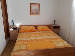 18367135-Ferienwohnung-4-Jelsa-300x225-5