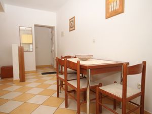 18564874-Ferienwohnung-4-Jelsa-300x225-4