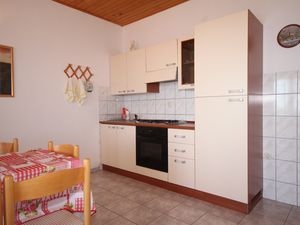 18692946-Ferienwohnung-4-Jelsa-300x225-4