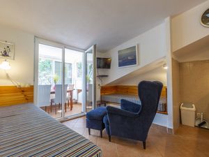 18791311-Ferienwohnung-4-Jelsa-300x225-1